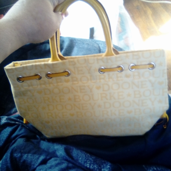 New Dooney and Bourke purse - Picture 9 of 10